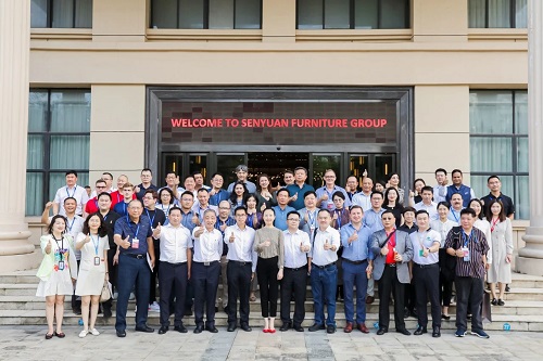 國內外家具人考察大嶺山家具產業(yè) 2023世界家具聯(lián)合會年會暨世界家具產業(yè)集群大會盛大舉行